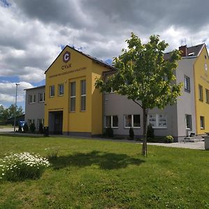 Centrum pro vzdělávání a kulturu Novy Oldrichov Exterior photo